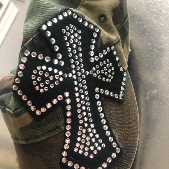 Camo Women’s hat - Picture 2 of 5